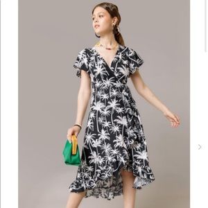 NWT. Francesca’s black and white palm tree tie waist dress